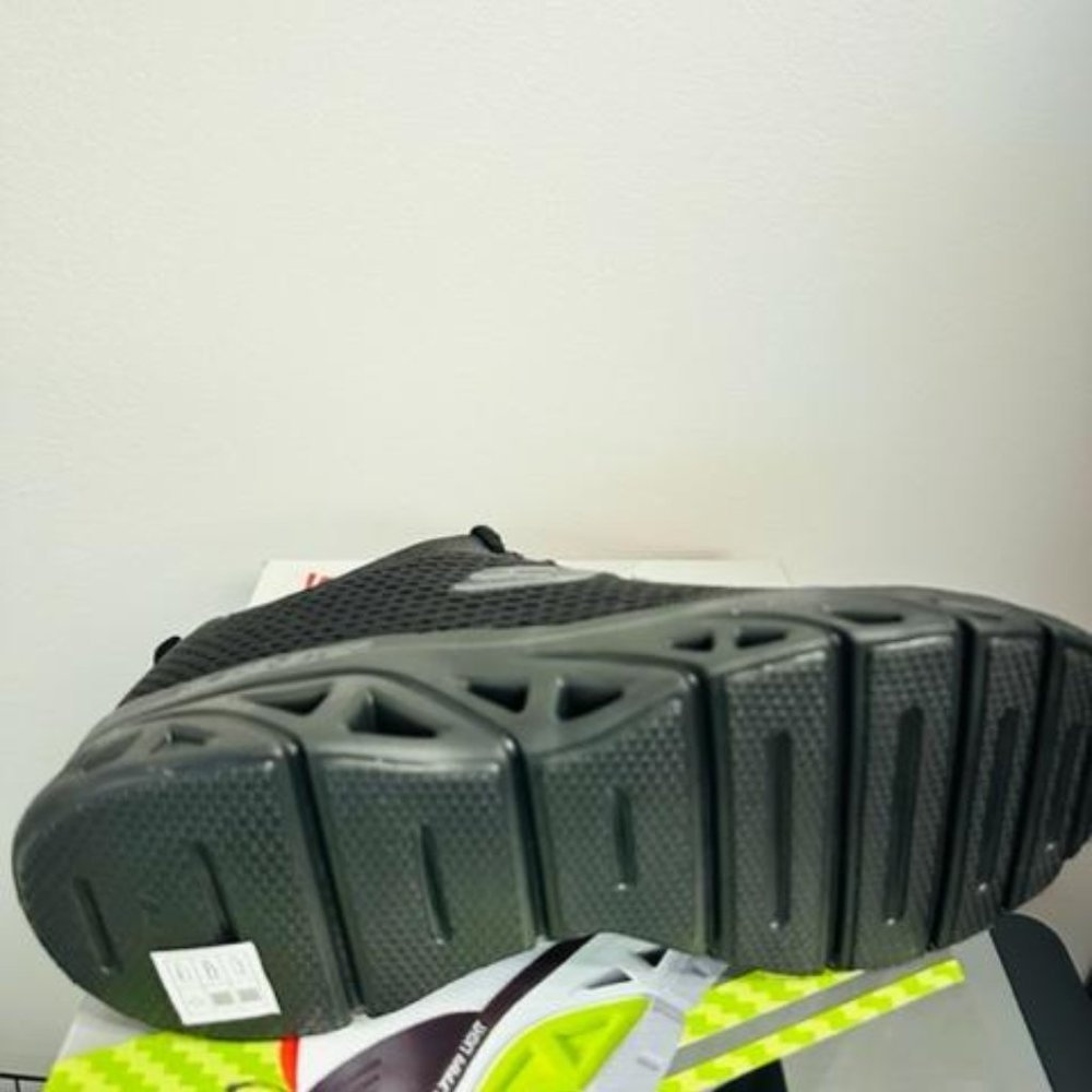 SKECHERS Men's Glide-Step Sport-Wave Heat Memory Foam Black 9.5 New In Box - Picture 4 of 6